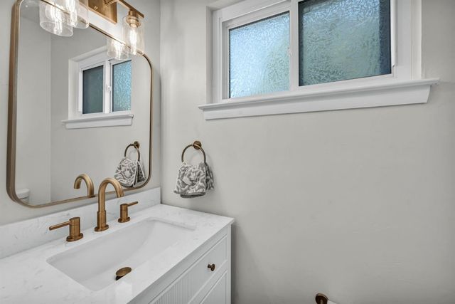 8 17th St, West Sacramento, CA 95691