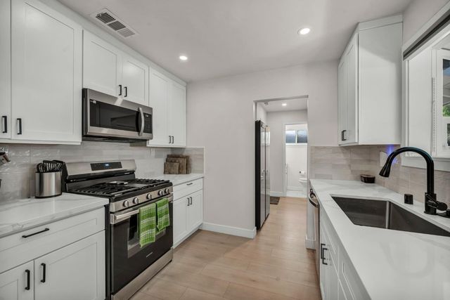 8 17th St, West Sacramento, CA 95691