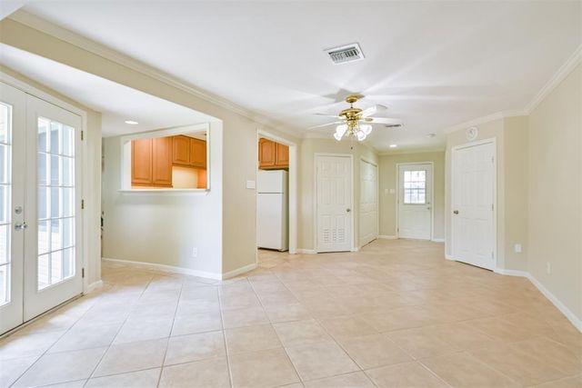108 Dolphin Avenue, Galveston, TX 77550