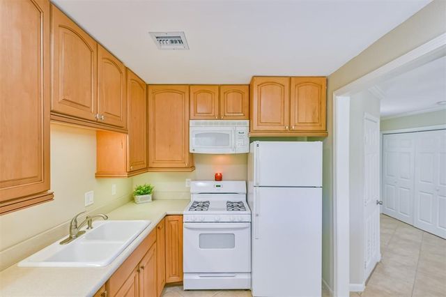 108 Dolphin Avenue, Galveston, TX 77550