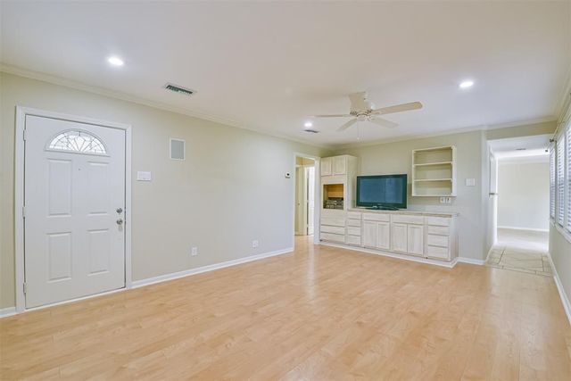 108 Dolphin Avenue, Galveston, TX 77550