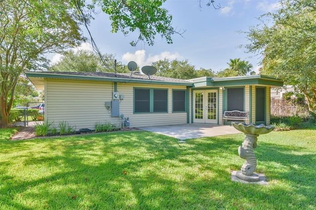 108 Dolphin Avenue, Galveston, TX 77550