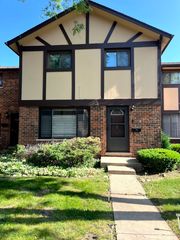 18W266 Standish Lane, Villa Park, IL 60181