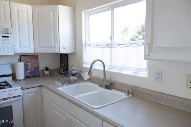 394-396 Hurst Avenue, Ventura, CA 93001