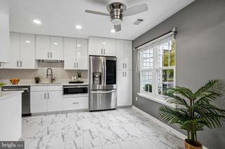 14707 SOUTHWARKE PL, Centreville, VA 20120