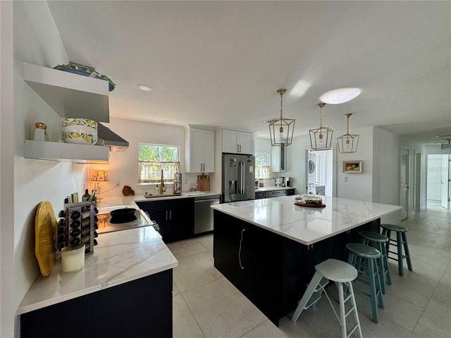 7372 MELALEUCA WAY, Sarasota, FL 34242