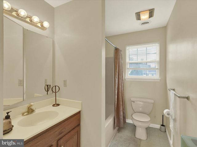 71 CORNERSTONE DR, Blandon, PA 19510