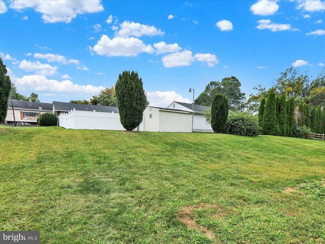 71 CORNERSTONE DR, Blandon, PA 19510