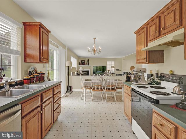 71 CORNERSTONE DR, Blandon, PA 19510