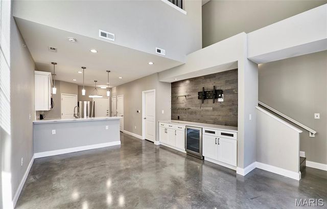 200 S Kirkwood Road, Kirkwood, MO 63122