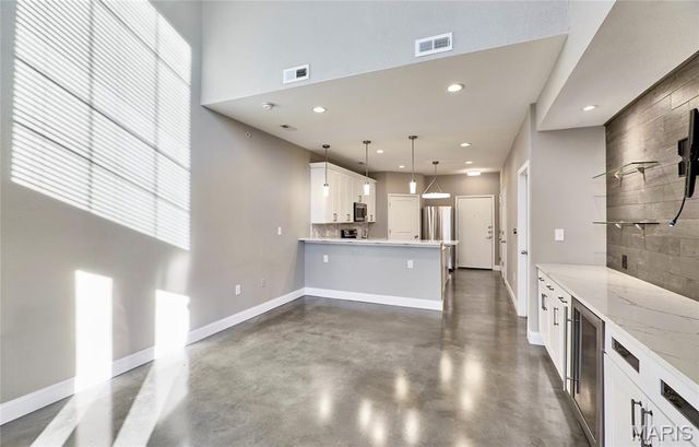200 S Kirkwood Road, Kirkwood, MO 63122