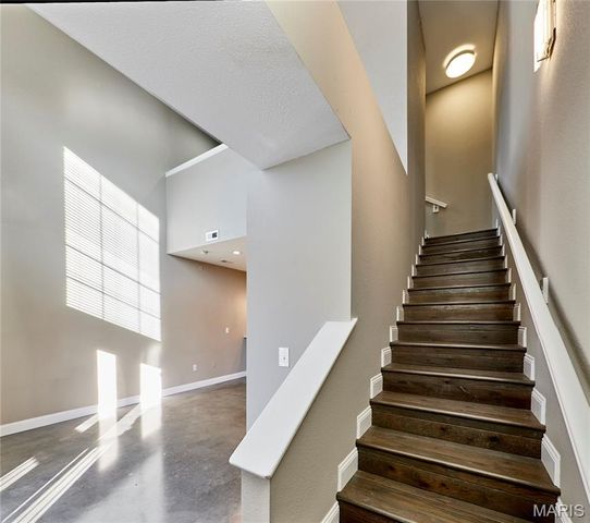 200 S Kirkwood Road, Kirkwood, MO 63122