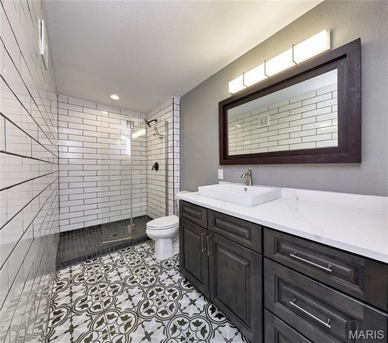 200 S Kirkwood Road, Kirkwood, MO 63122