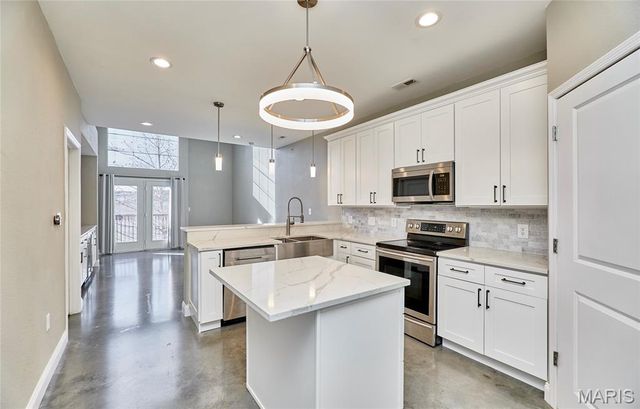 200 S Kirkwood Road, Kirkwood, MO 63122