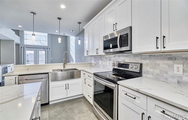 200 S Kirkwood Road, Kirkwood, MO 63122