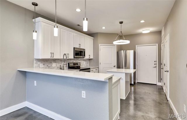 200 S Kirkwood Road, Kirkwood, MO 63122