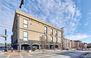 200 S Kirkwood Road, Kirkwood, MO 63122