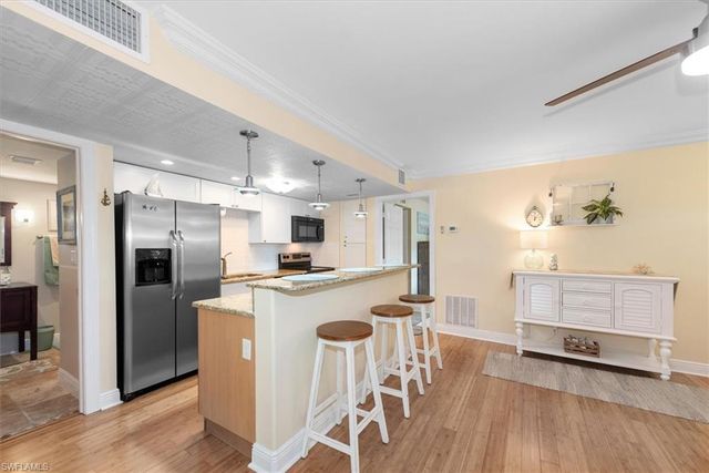 200 Palm DR 4, Naples, FL 34112