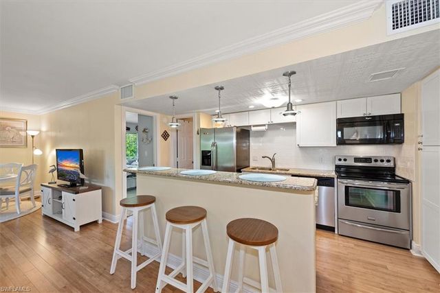 200 Palm DR 4, Naples, FL 34112