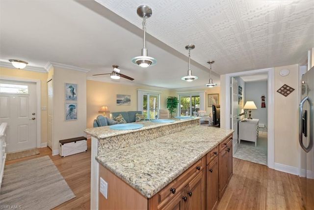 200 Palm DR 4, Naples, FL 34112