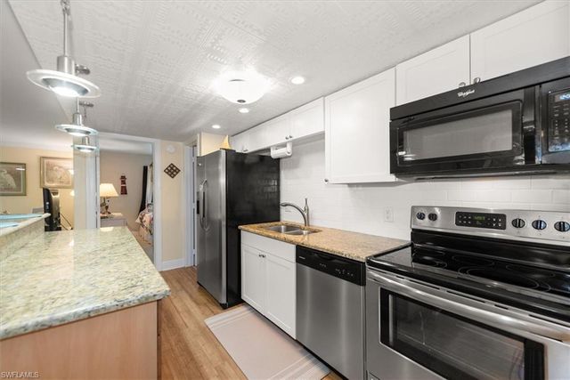 200 Palm DR 4, Naples, FL 34112
