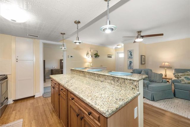 200 Palm DR 4, Naples, FL 34112
