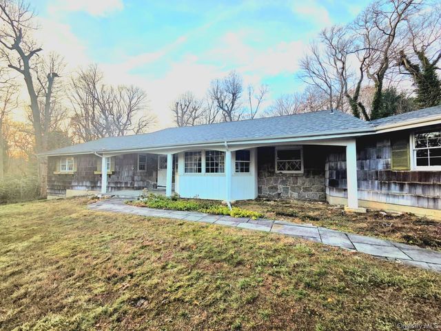 9 Weaver Lane, Dix Hills, NY 11746