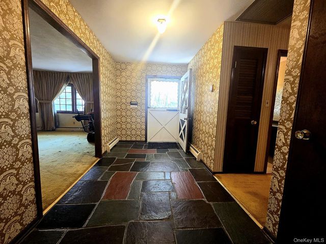 9 Weaver Lane, Dix Hills, NY 11746