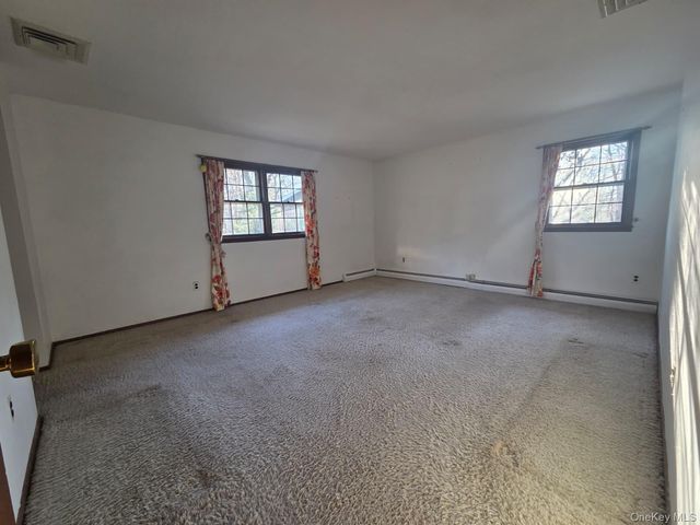 9 Weaver Lane, Dix Hills, NY 11746