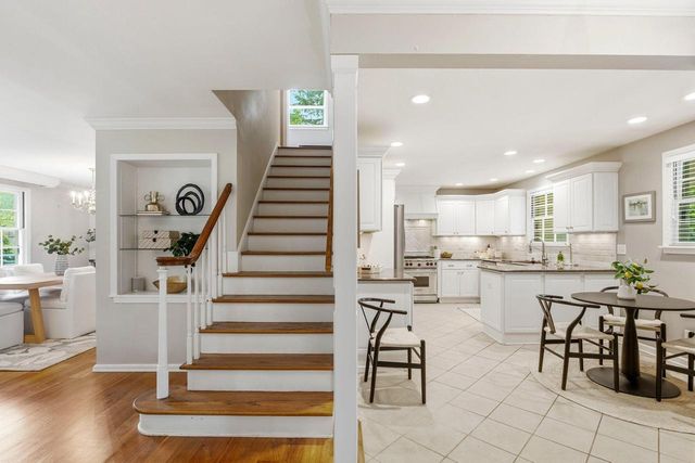 8921 N Lake DRIVE, Bayside, WI 53217