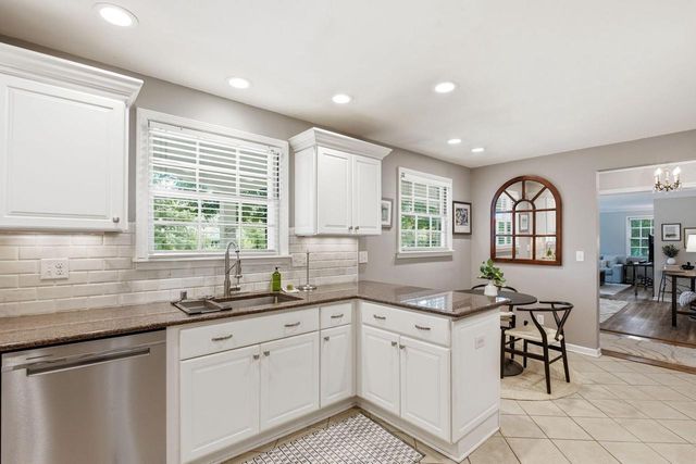 8921 N Lake DRIVE, Bayside, WI 53217
