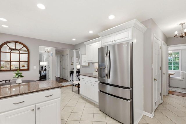 8921 N Lake DRIVE, Bayside, WI 53217
