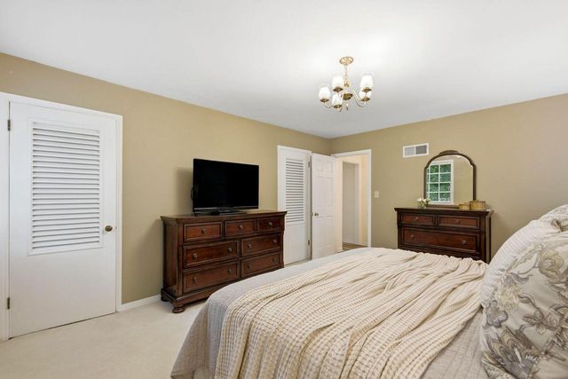 8921 N Lake DRIVE, Bayside, WI 53217