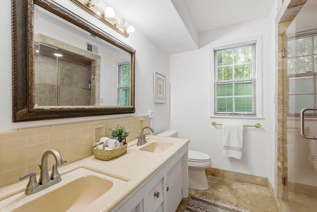 8921 N Lake DRIVE, Bayside, WI 53217