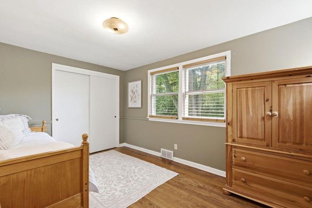 8921 N Lake DRIVE, Bayside, WI 53217