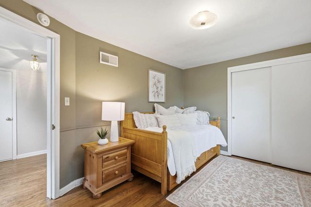 8921 N Lake DRIVE, Bayside, WI 53217