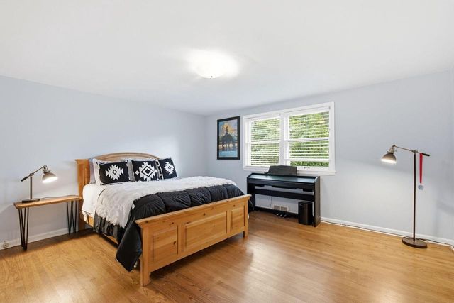 8921 N Lake DRIVE, Bayside, WI 53217