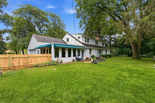 8921 N Lake DRIVE, Bayside, WI 53217