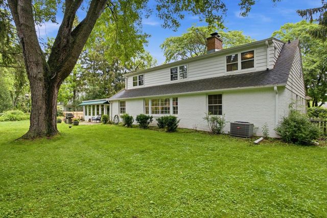 8921 N Lake DRIVE, Bayside, WI 53217