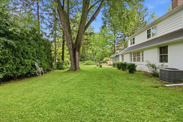 8921 N Lake DRIVE, Bayside, WI 53217