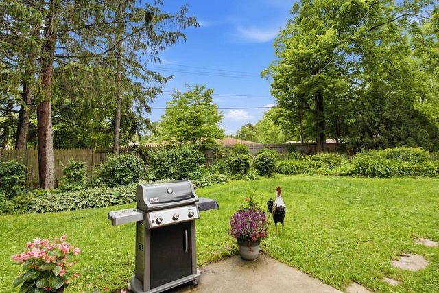 8921 N Lake DRIVE, Bayside, WI 53217