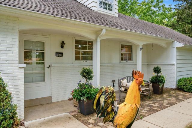 8921 N Lake DRIVE, Bayside, WI 53217