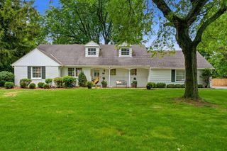 8921 N Lake DRIVE, Bayside, WI 53217