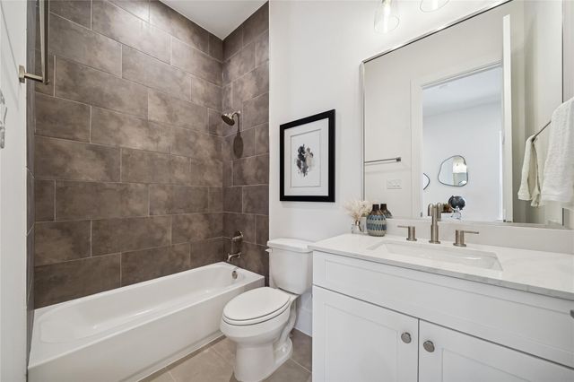 1405 W 21st St B, Houston, TX 77008