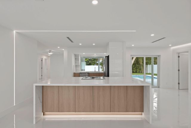 979 NW 8th Street, Boca Raton, FL 33486