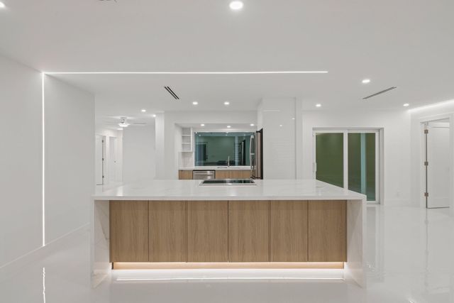 979 NW 8th Street, Boca Raton, FL 33486