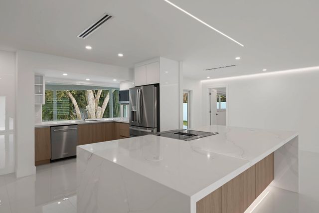 979 NW 8th Street, Boca Raton, FL 33486