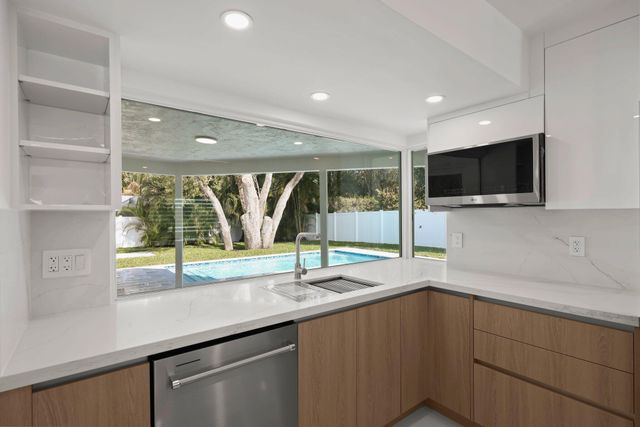 979 NW 8th Street, Boca Raton, FL 33486