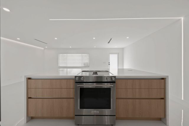 979 NW 8th Street, Boca Raton, FL 33486