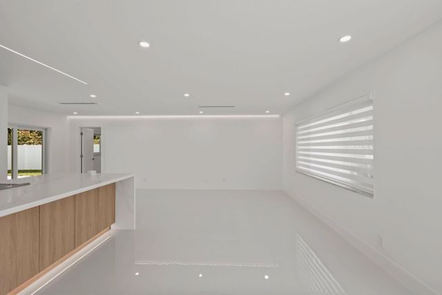 979 NW 8th Street, Boca Raton, FL 33486